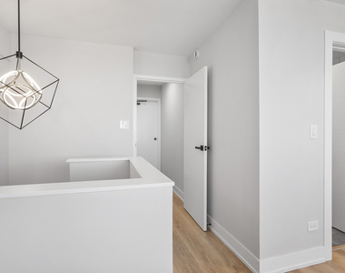 6166 N Sheridan Road - Photo Thumbnail 8