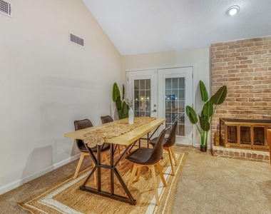 2539 Jester Lane - Photo Thumbnail 4