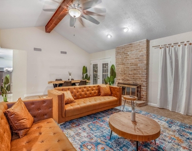 2539 Jester Lane - Photo Thumbnail 6