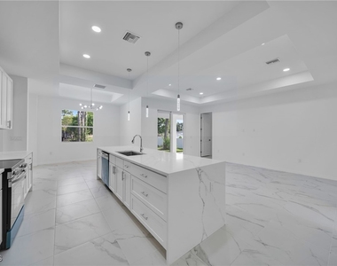 3413 28th Street Sw - Photo Thumbnail 4