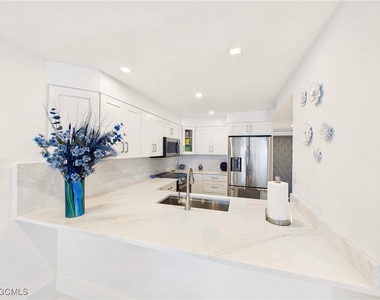 25870 Hickory Boulevard - Photo Thumbnail 7