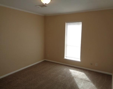 10015 Summerberry Lane - Photo Thumbnail 3