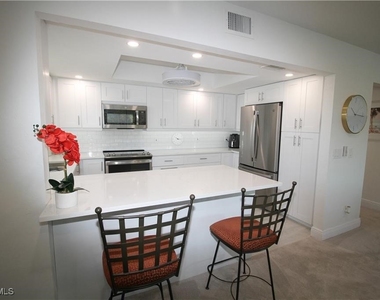 97 Georgetown Boulevard - Photo Thumbnail 7