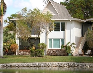 97 Georgetown Boulevard - Photo Thumbnail 2