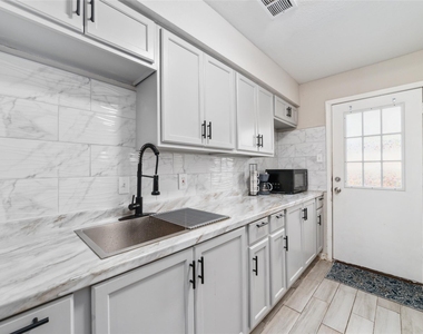 7821 Fuqua Street - Photo Thumbnail 11