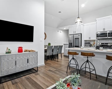 829 N Emile Street - Photo Thumbnail 23
