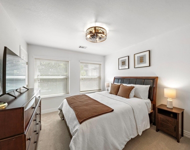 1505 Wentworth Street - Photo Thumbnail 3