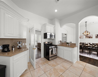 1505 Wentworth Street - Photo Thumbnail 8