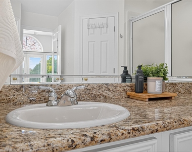 1505 Wentworth Street - Photo Thumbnail 36