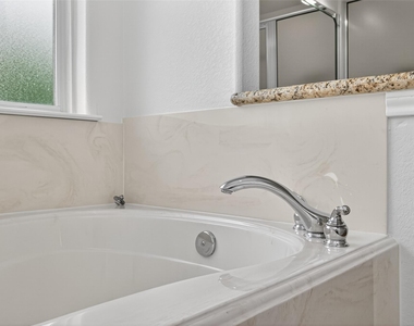 1505 Wentworth Street - Photo Thumbnail 37