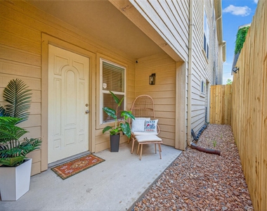 1505 Wentworth Street - Photo Thumbnail 22