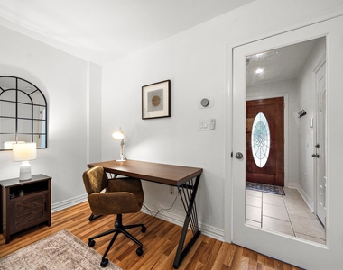 1505 Wentworth Street - Photo Thumbnail 6