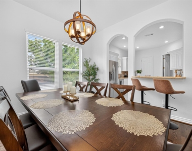 1505 Wentworth Street - Photo Thumbnail 15