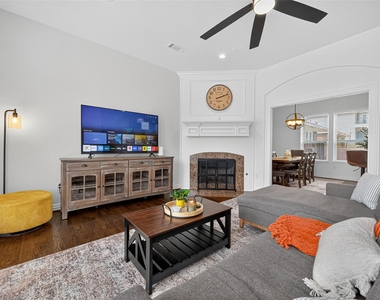 1505 Wentworth Street - Photo Thumbnail 25