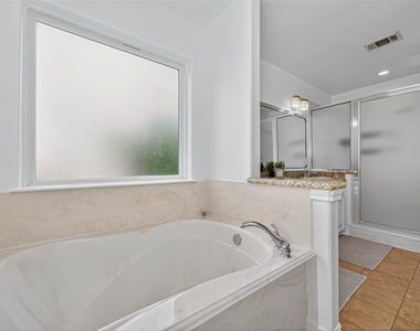 1505 Wentworth Street - Photo Thumbnail 35
