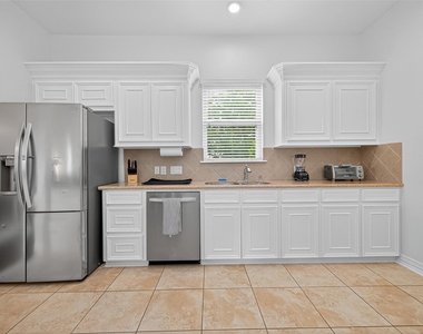 1505 Wentworth Street - Photo Thumbnail 9