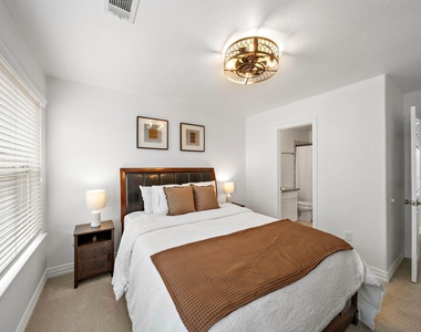 1505 Wentworth Street - Photo Thumbnail 34
