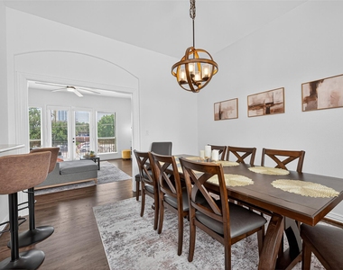 1505 Wentworth Street - Photo Thumbnail 4