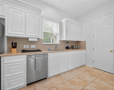 1505 Wentworth Street - Photo Thumbnail 2