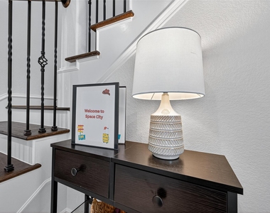 1505 Wentworth Street - Photo Thumbnail 45