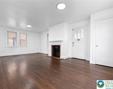 409 E Washington - Photo Thumbnail 4