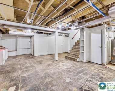 409 E Washington - Photo Thumbnail 2
