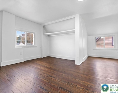 409 E Washington - Photo Thumbnail 12