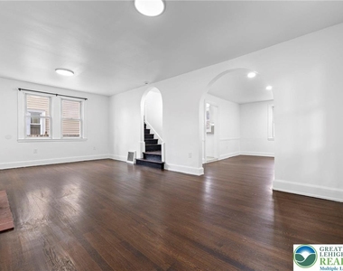 409 E Washington - Photo Thumbnail 5