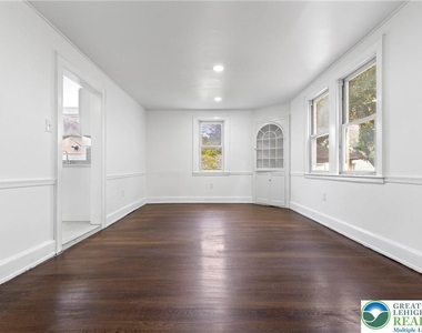 409 E Washington - Photo Thumbnail 9
