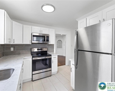 409 E Washington - Photo Thumbnail 8