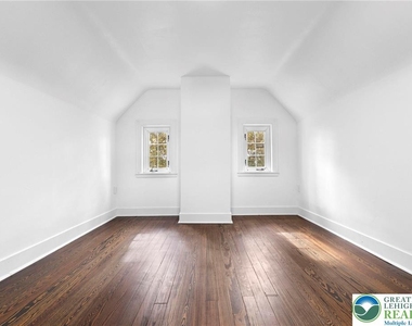 409 E Washington - Photo Thumbnail 15