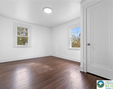 409 E Washington - Photo Thumbnail 14