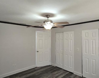 1174 Victoria Avenue - Photo Thumbnail 12