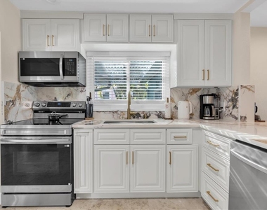 518 77th Avenue - Photo Thumbnail 8