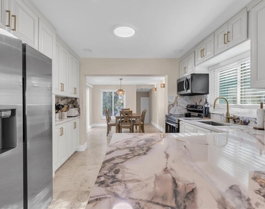 518 77th Avenue - Photo Thumbnail 9