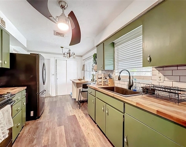 762 Barbara Street - Photo Thumbnail 8