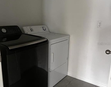 521 Nicken Grove - Photo Thumbnail 13