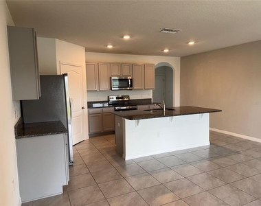 521 Nicken Grove - Photo Thumbnail 4