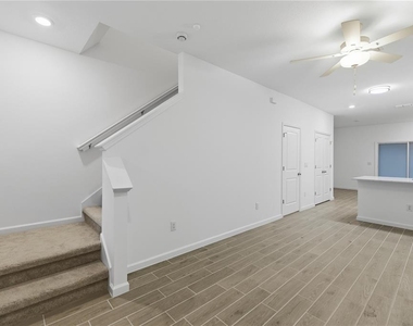 3409 Sw 34th Avenue Circle - Photo Thumbnail 2