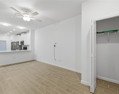 3409 Sw 34th Avenue Circle - Photo Thumbnail 3