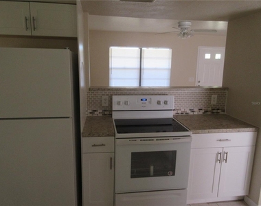 979 Roseway Terrace Nw - Photo Thumbnail 2