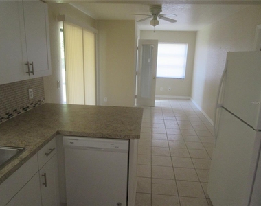 979 Roseway Terrace Nw - Photo Thumbnail 4
