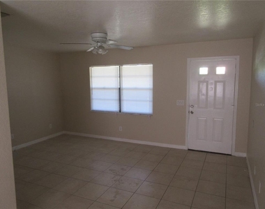 979 Roseway Terrace Nw - Photo Thumbnail 3