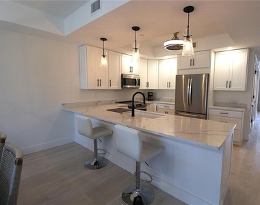 280 Hidden Bay Drive - Photo Thumbnail 4