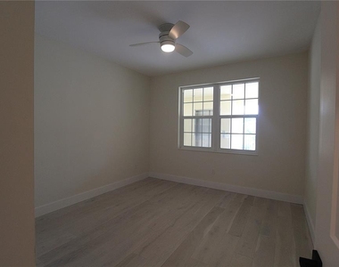 280 Hidden Bay Drive - Photo Thumbnail 14