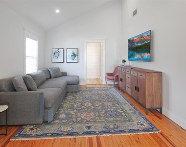 2321 18th Avenue W - Photo Thumbnail 6