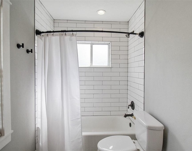 2321 18th Avenue W - Photo Thumbnail 27