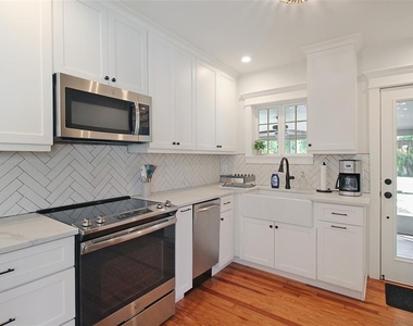 2321 18th Avenue W - Photo Thumbnail 15