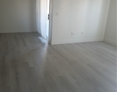 5055 W Hacienda Avenue - Photo Thumbnail 5
