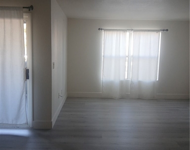 5055 W Hacienda Avenue - Photo Thumbnail 7